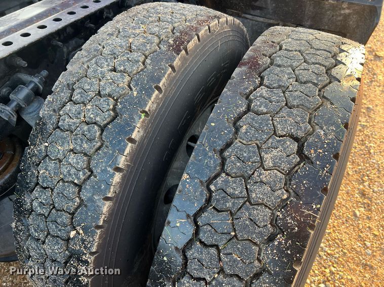 image for item NA9141 2017 International ProStar+ 122  semi truck