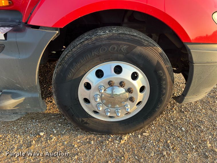 image for item NA9141 2017 International ProStar+ 122  semi truck