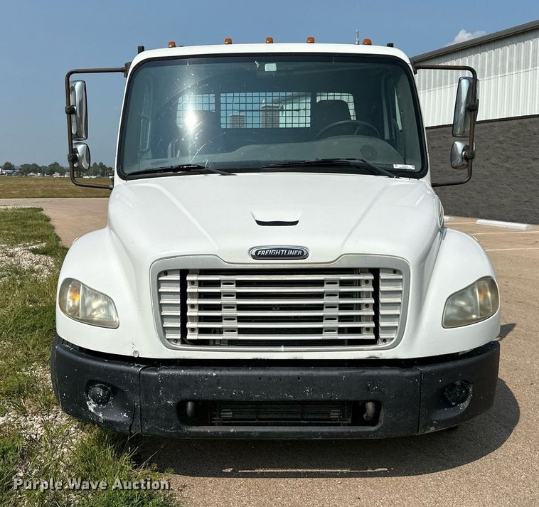 image for item NL9044 2005 Freightliner M106  flatbed truck