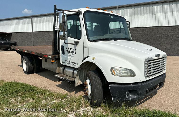 image for item NL9044 2005 Freightliner M106  flatbed truck