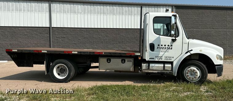 image for item NL9044 2005 Freightliner M106  flatbed truck