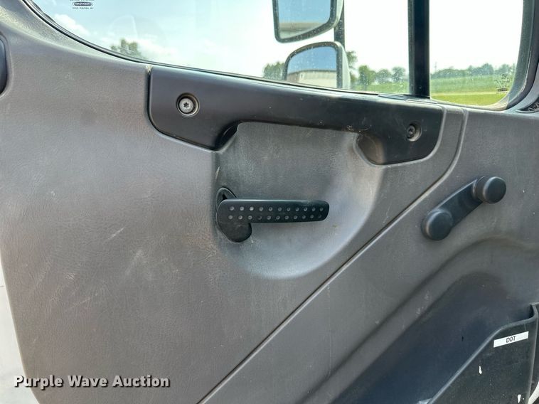 image for item NL9044 2005 Freightliner M106  flatbed truck