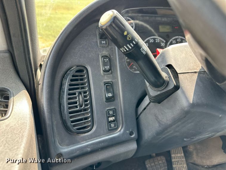 image for item NL9044 2005 Freightliner M106  flatbed truck