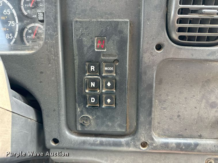 image for item NL9044 2005 Freightliner M106  flatbed truck