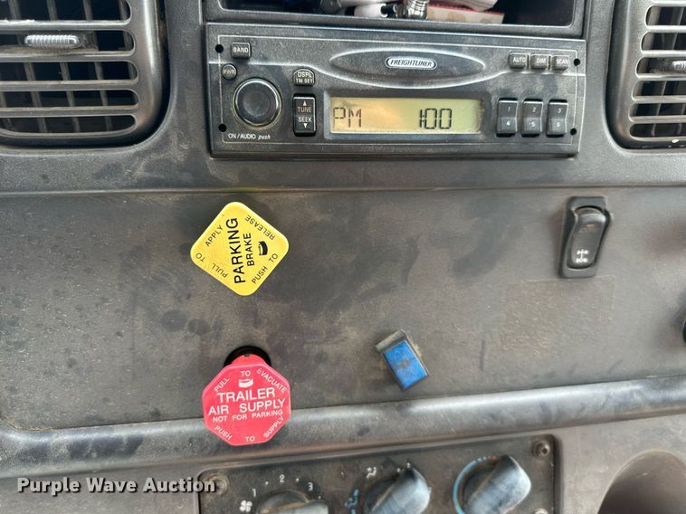 image for item NL9044 2005 Freightliner M106  flatbed truck