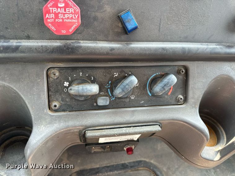 image for item NL9044 2005 Freightliner M106  flatbed truck