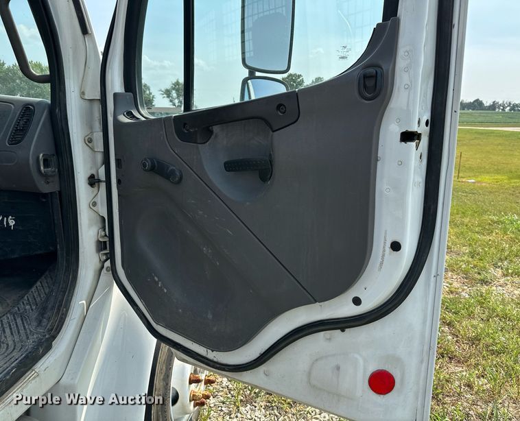 image for item NL9044 2005 Freightliner M106  flatbed truck