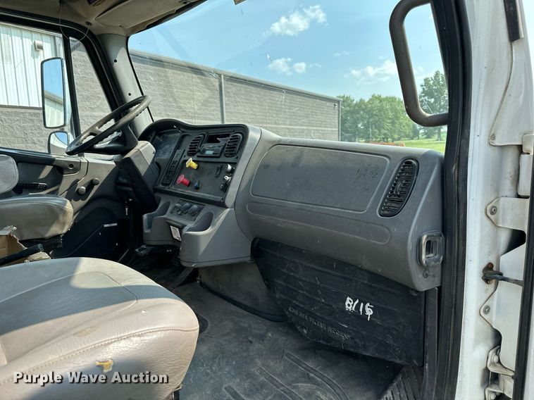 image for item NL9044 2005 Freightliner M106  flatbed truck