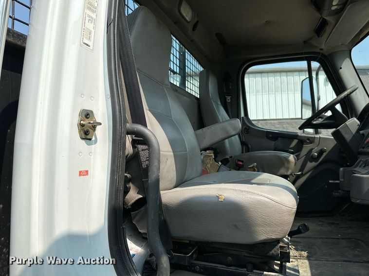 image for item NL9044 2005 Freightliner M106  flatbed truck