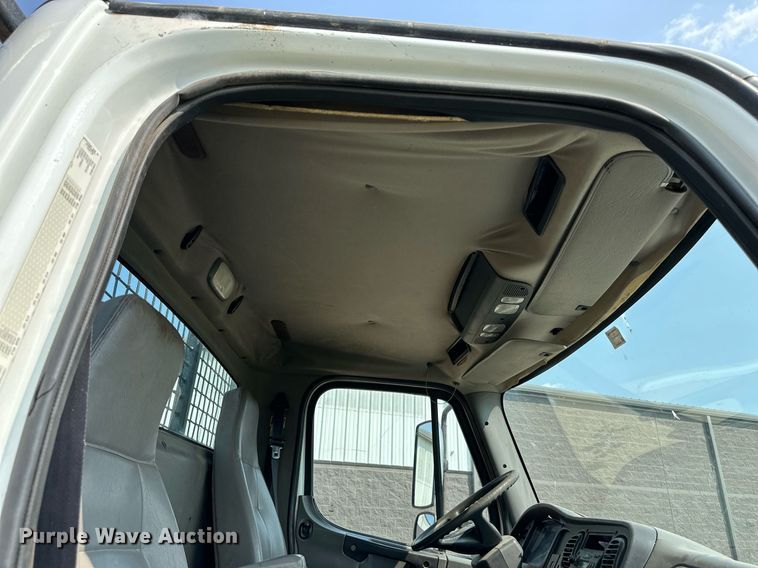 image for item NL9044 2005 Freightliner M106  flatbed truck