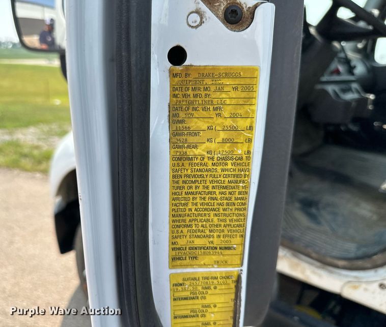 image for item NL9044 2005 Freightliner M106  flatbed truck