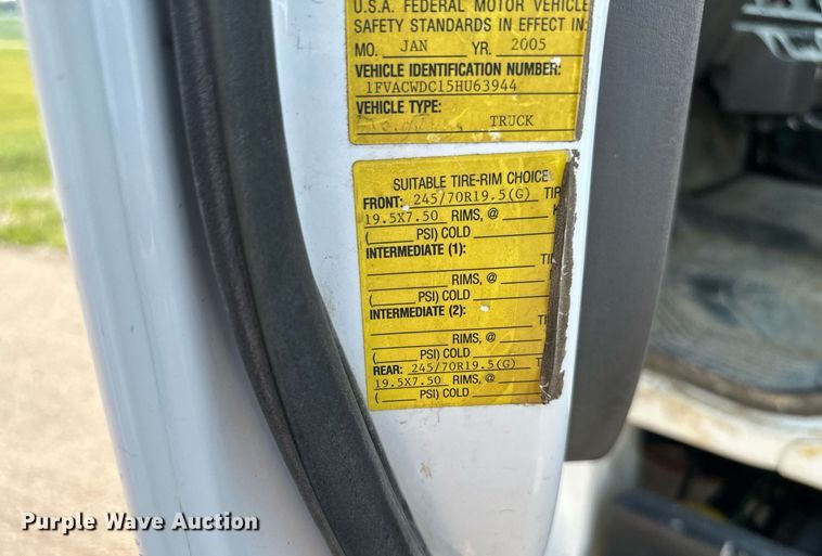 image for item NL9044 2005 Freightliner M106  flatbed truck