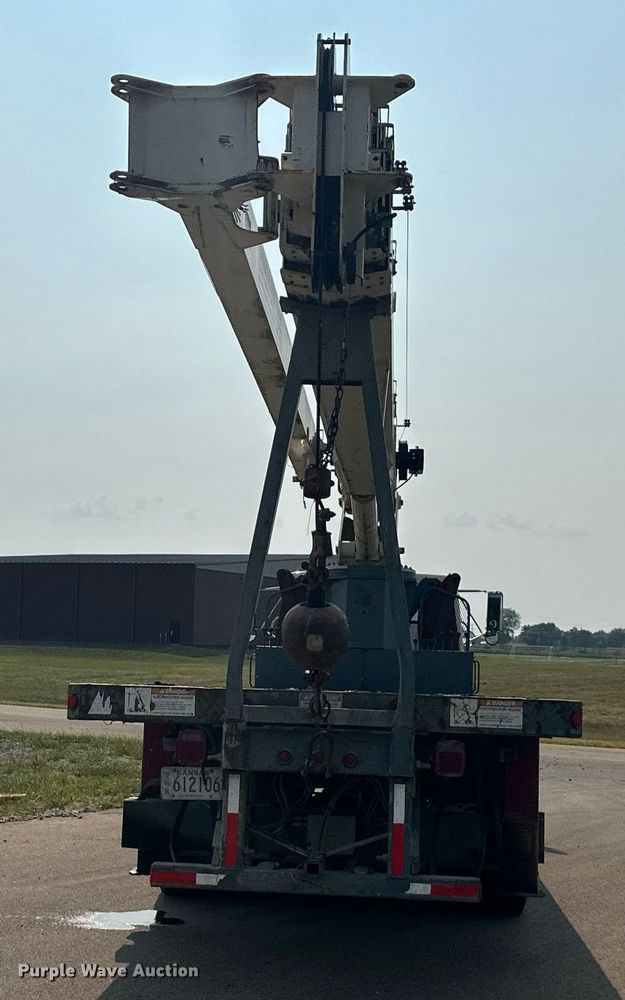 image for item NL9045 1999 International 2654  crane truck