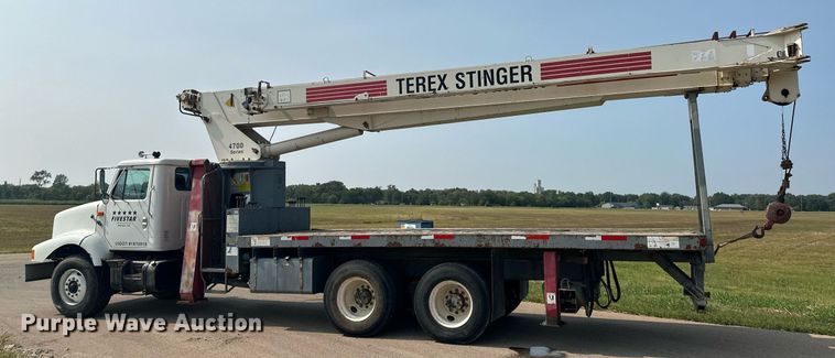image for item NL9045 1999 International 2654  crane truck