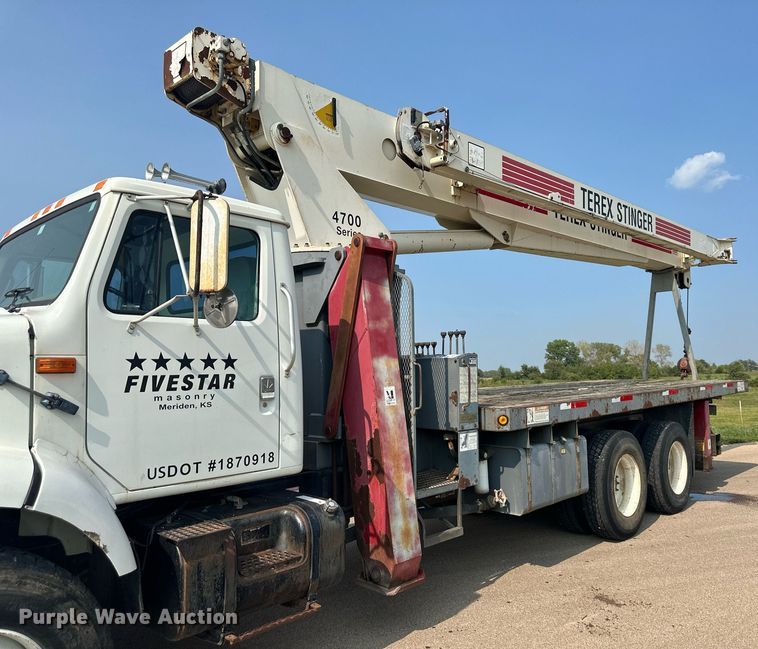 image for item NL9045 1999 International 2654  crane truck