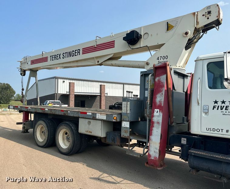 image for item NL9045 1999 International 2654  crane truck