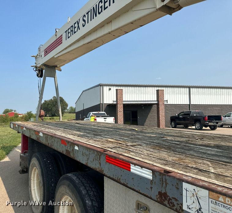 image for item NL9045 1999 International 2654  crane truck