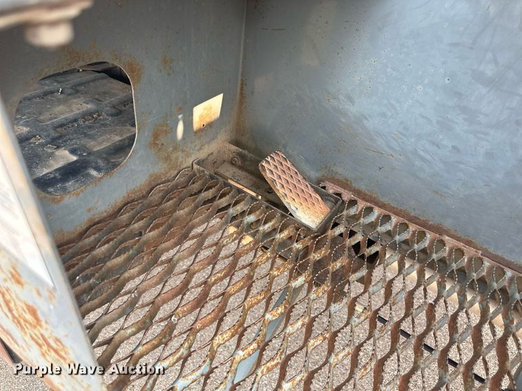 image for item NL9045 1999 International 2654  crane truck