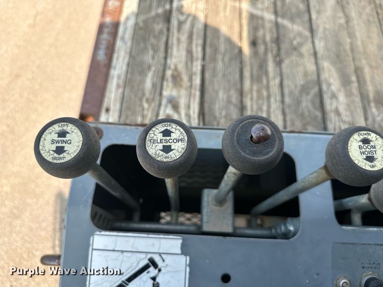 image for item NL9045 1999 International 2654  crane truck