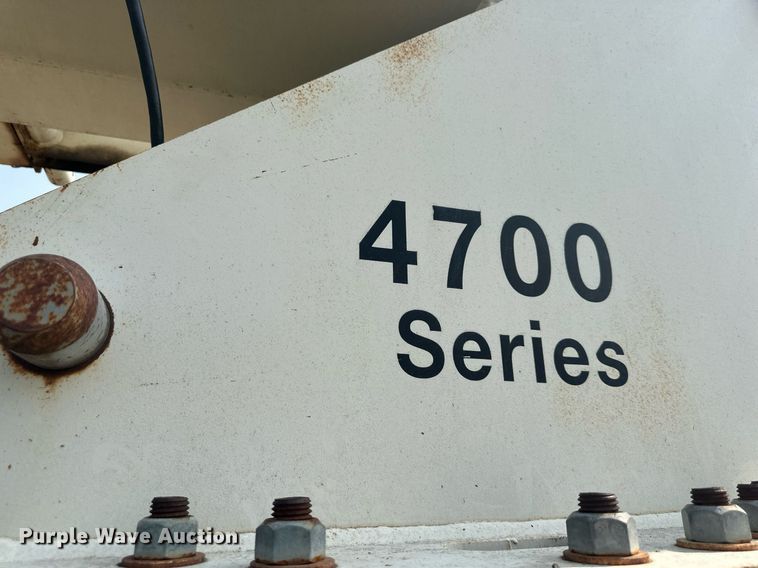 image for item NL9045 1999 International 2654  crane truck