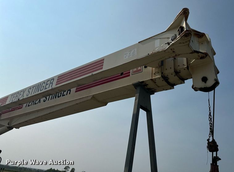 image for item NL9045 1999 International 2654  crane truck