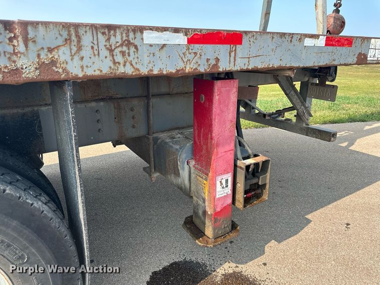 image for item NL9045 1999 International 2654  crane truck