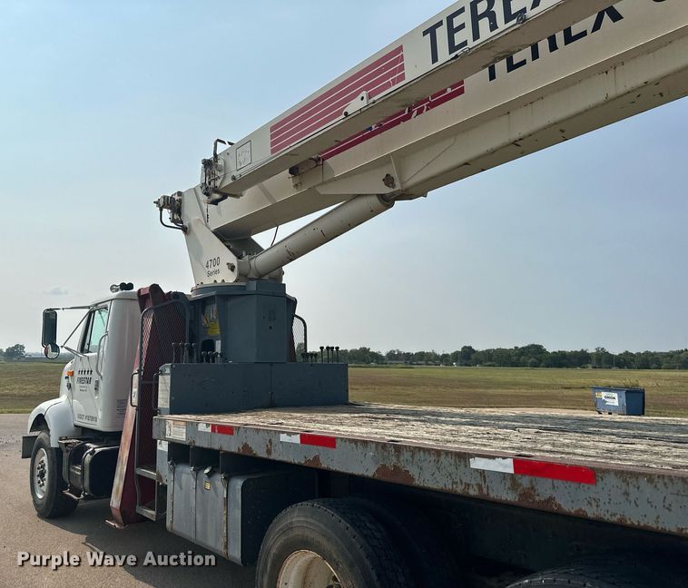 image for item NL9045 1999 International 2654  crane truck