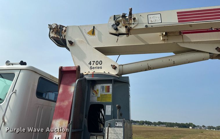 image for item NL9045 1999 International 2654  crane truck
