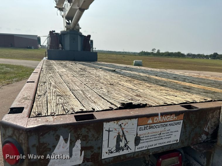 image for item NL9045 1999 International 2654  crane truck