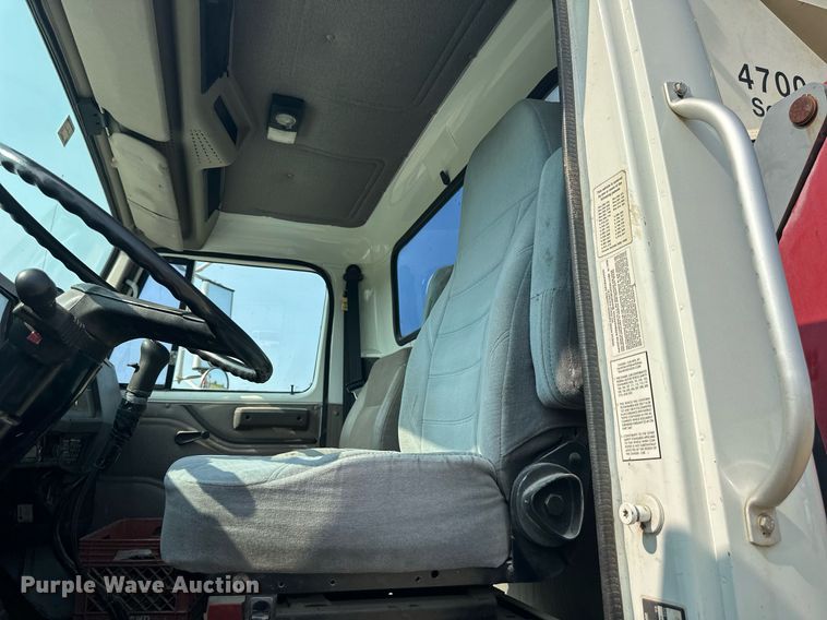 image for item NL9045 1999 International 2654  crane truck