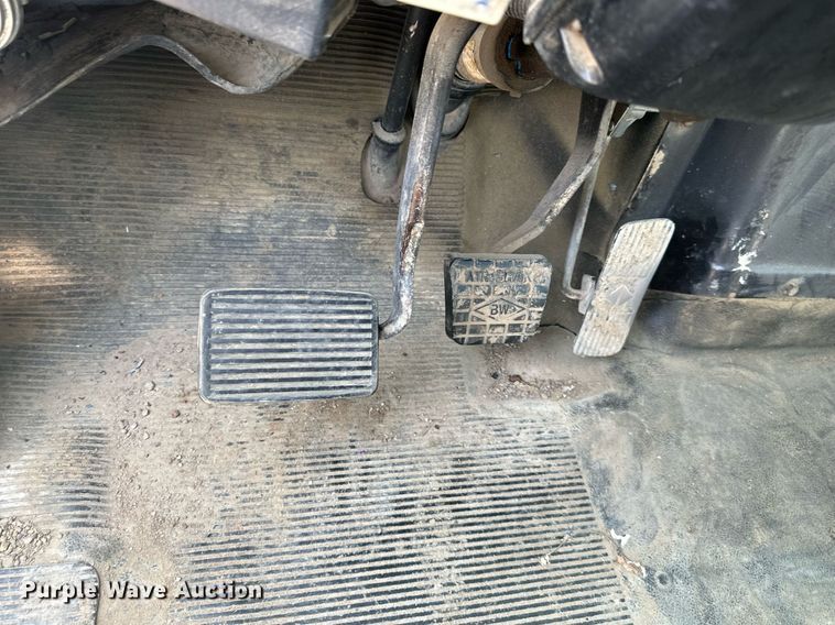 image for item NL9045 1999 International 2654  crane truck