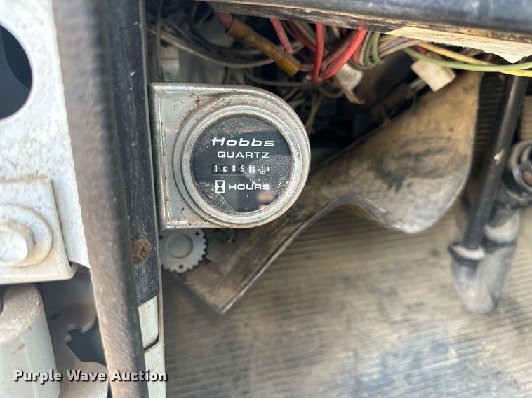 image for item NL9045 1999 International 2654  crane truck