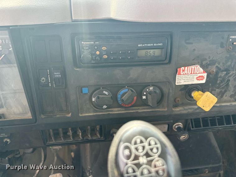 image for item NL9045 1999 International 2654  crane truck