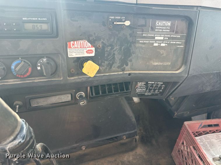 image for item NL9045 1999 International 2654  crane truck