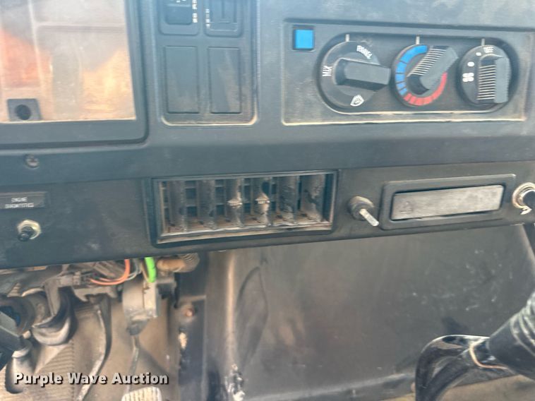 image for item NL9045 1999 International 2654  crane truck