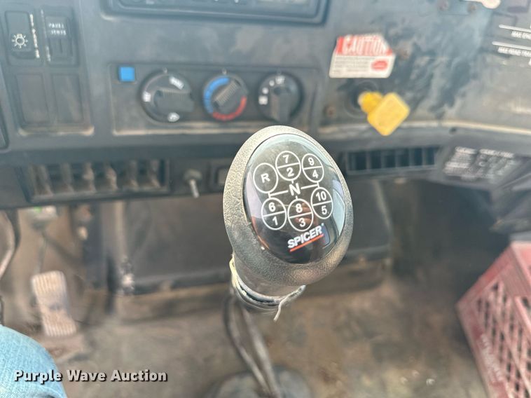 image for item NL9045 1999 International 2654  crane truck