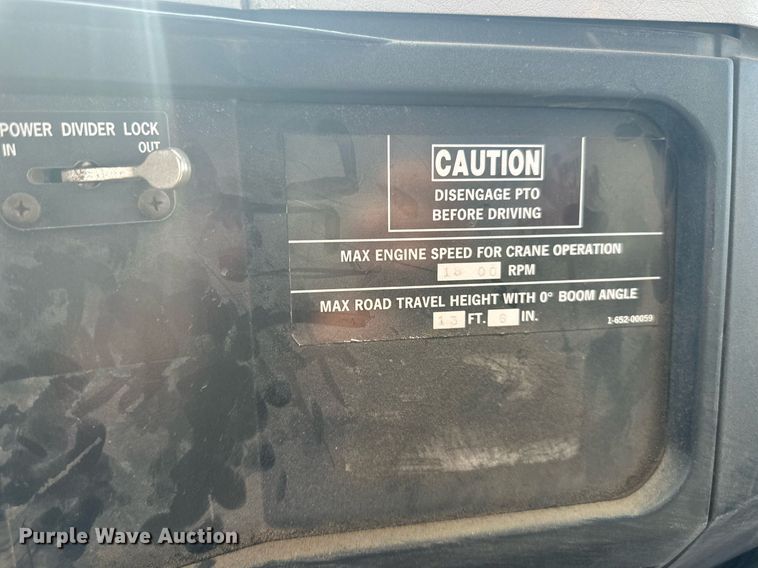 image for item NL9045 1999 International 2654  crane truck