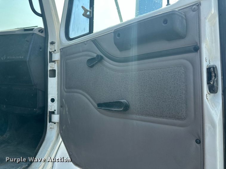 image for item NL9045 1999 International 2654  crane truck