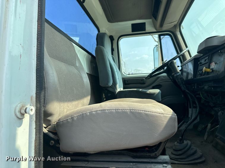 image for item NL9045 1999 International 2654  crane truck