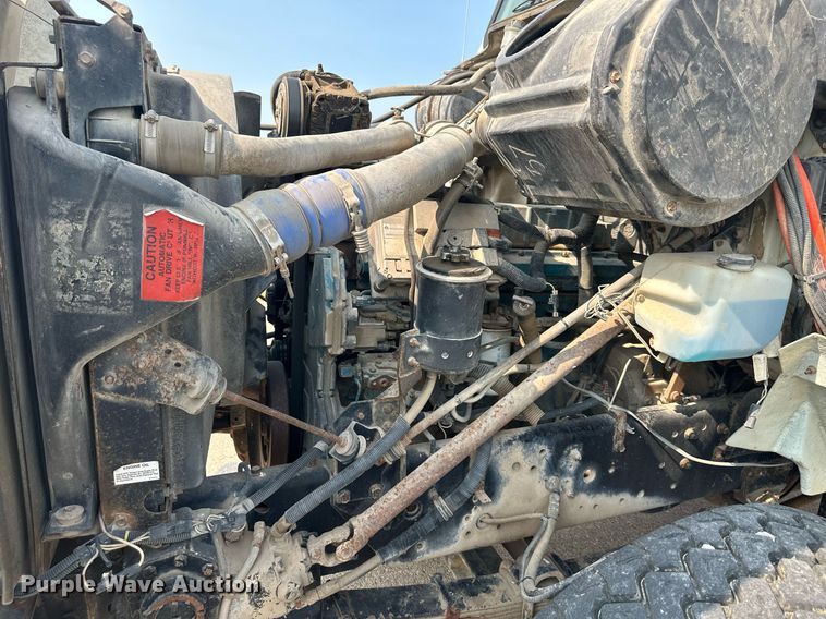 image for item NL9045 1999 International 2654  crane truck