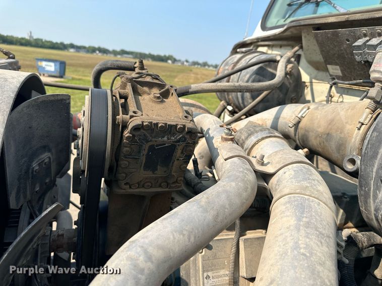 image for item NL9045 1999 International 2654  crane truck