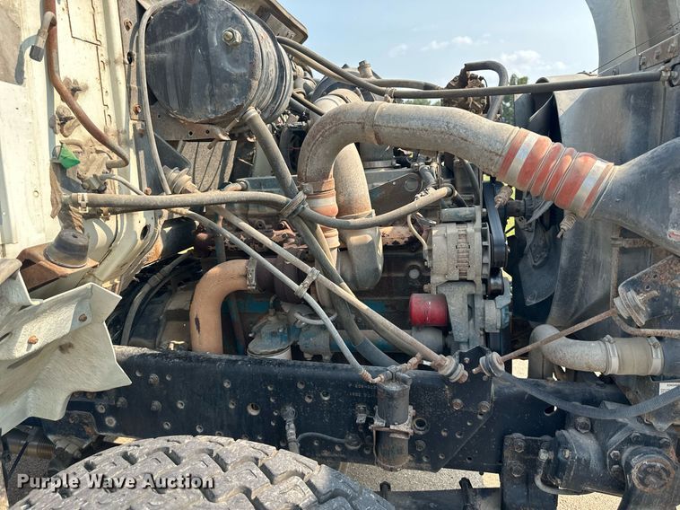 image for item NL9045 1999 International 2654  crane truck