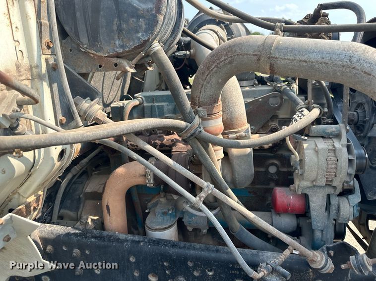 image for item NL9045 1999 International 2654  crane truck