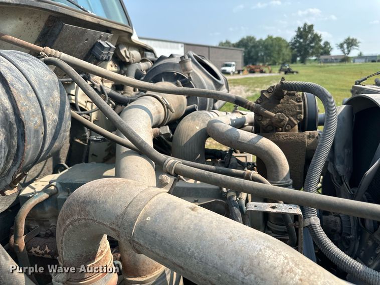 image for item NL9045 1999 International 2654  crane truck