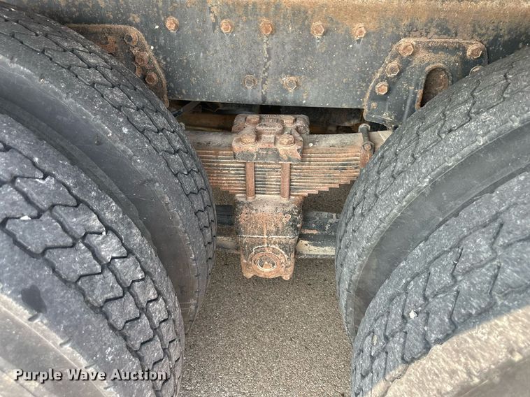 image for item NL9045 1999 International 2654  crane truck