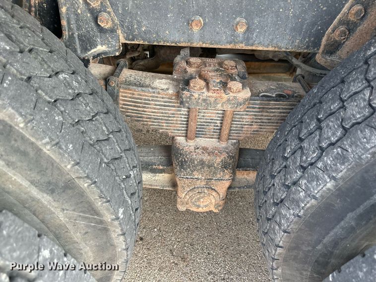 image for item NL9045 1999 International 2654  crane truck