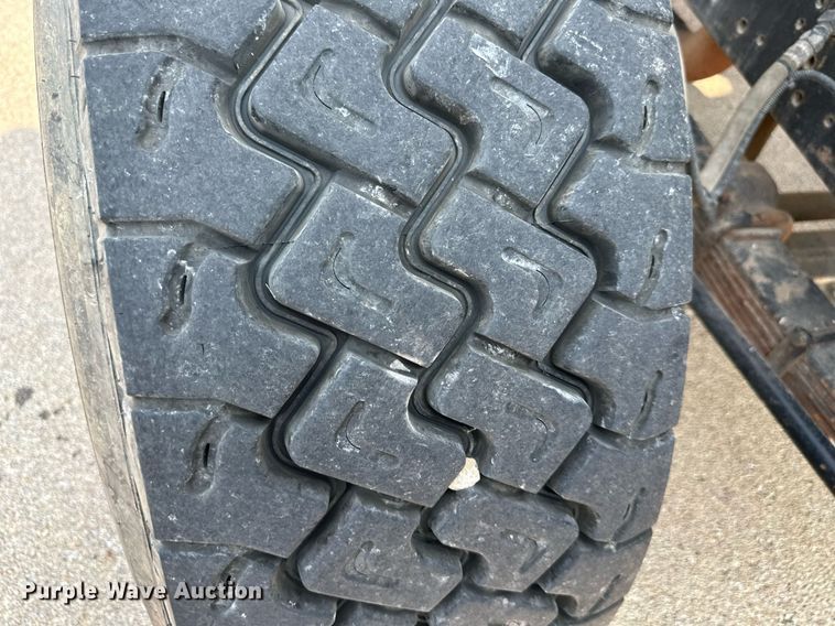 image for item NL9045 1999 International 2654  crane truck