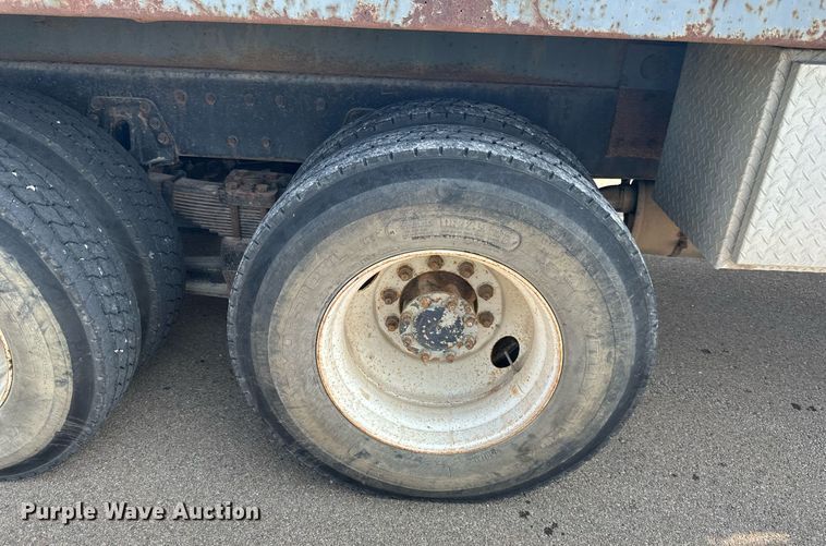 image for item NL9045 1999 International 2654  crane truck