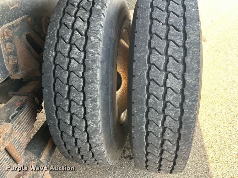 image for item NL9045 1999 International 2654  crane truck