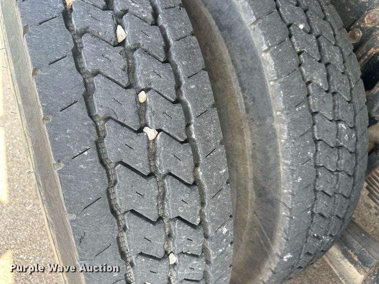 image for item NL9045 1999 International 2654  crane truck